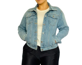 Women's Loose-Fit Denim Jacket with Traditional Pockets & Six-Button Front.