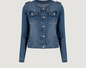 Slim Denim Jacket for Women: Collarless, Buttoned Detail, Casual Style.