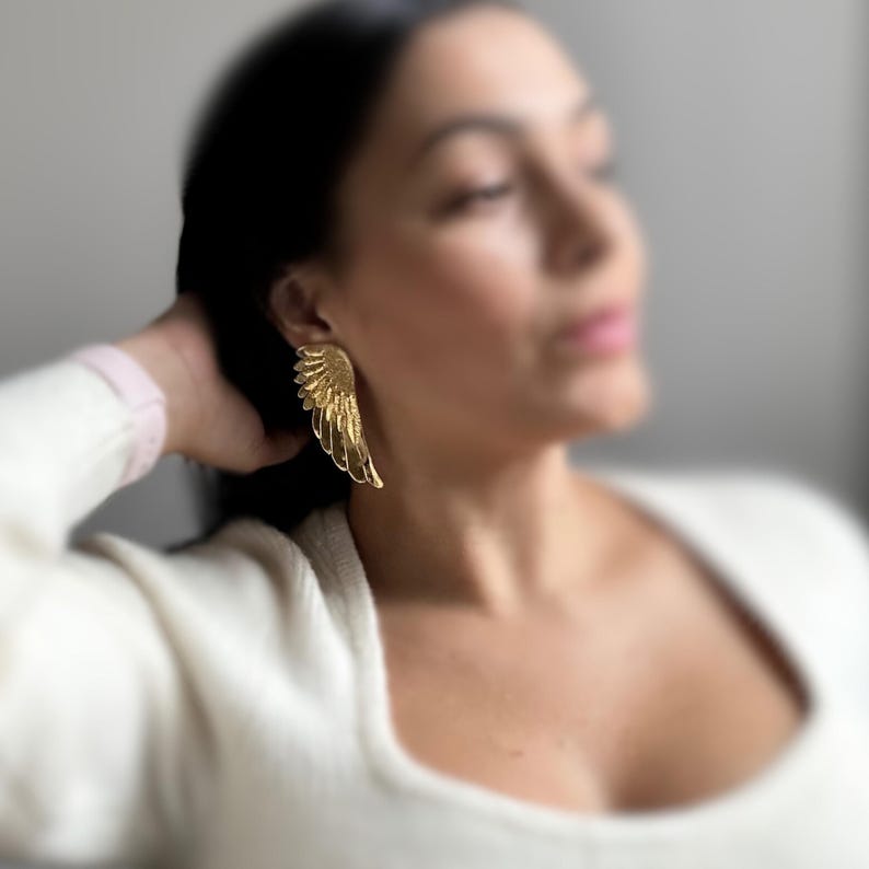 Wings feel sleek with elegant curves and light movement. Reflective surface gives a peaceful glow and soft sway with motion.