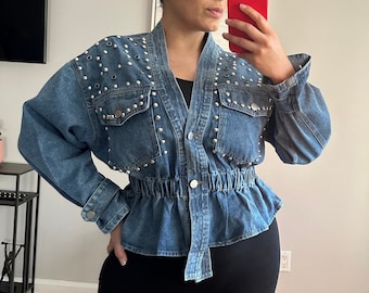 VersatileFit Women's Denim Jacket: Comfort and Style with Batwing Sleeves and Self-Adjusting Design,Plus Size.