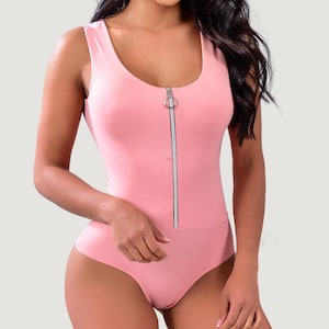 Elegância versátil: Body feminino de elastano com ajuste sexy e forro frontal para máximo conforto e suporte.