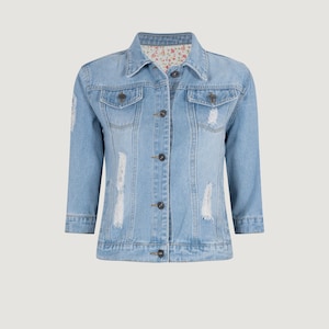Women&#39;s Cropped Denim Jacket: Slim Fit, Classic, 3/4 Sleeve, Button-Up, Trendy Casual.
