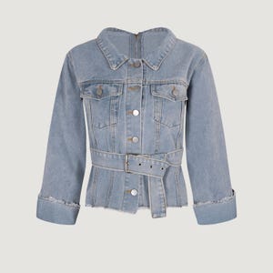 Trendy Women&#39;s Denim Jacket with Versatile Fit and Unique Design Details.