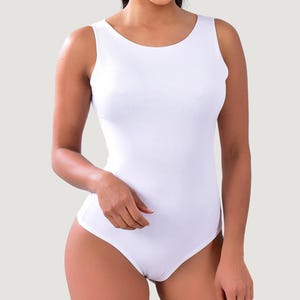 Women&#39;s Must-Have: Essential Sleeveless Bodysuit with Versatile Design for Layering or Workouts.