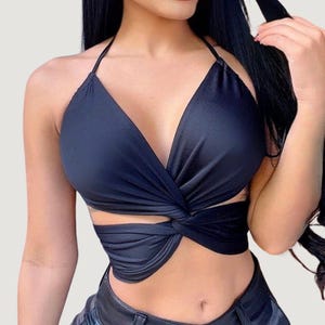 3-in-1 Versatile Crop Top: Fully Lined for Structure & No-See Style!