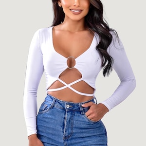 Women&#39;s Crop Top: Smooth, Stretchy, Long-Sleeve, Perfect Fit.