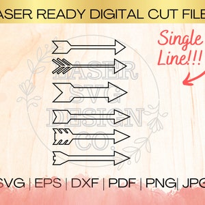 Puede incluir: Conjunto de cinco diseños de flechas de una sola línea para corte por láser. Las flechas apuntan todas hacia la derecha y son de varios estilos. El texto "Single Line!!!" está escrito en rojo sobre un fondo de madera.