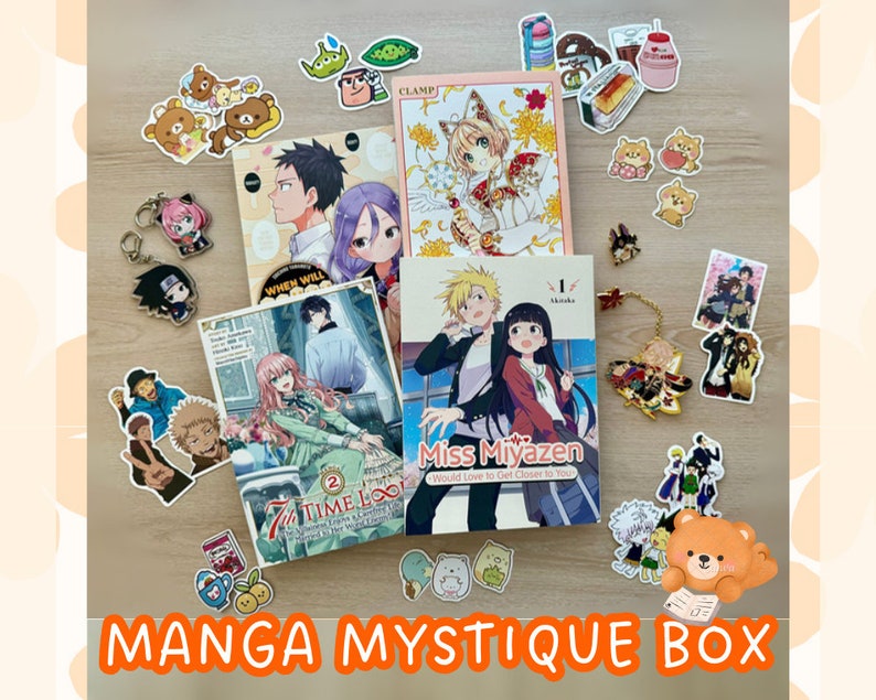 Może przedstawiać: Zbi&oacute;r książek mangi i naklejek w pudełku. Pudełko jest oznaczone jako "Manga Mystique Box". Książki obejmują "Miss Miyazen", "7 Time Loop" i "When Will". Naklejki przedstawiają postacie z anime i wzory.