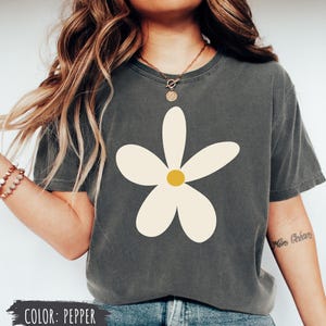 Retro Daisy shirt Daisy women&#39;s shirt Wildflower shirt boho shirt floral tshirt bohemian shirts gardening top wildflowers tee