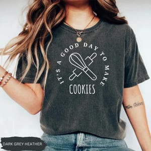 It&#39;s A Good Day to Make Cookies Shirt for Women, Funny Baking Gift for Baker, Cute Tee for Pastry Chef, Cookie Lover, Baking Mom Gift