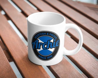 Taza personalizada escocesa con orgullo: nombre y año personalizados, taza con la bandera de la Cruz de San Andrés, regalo patriótico para los amantes de Escocia.