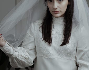 Vintage Ivory Lace Wedding Dress – Restoration Piece / Heirloom Bridal Gown