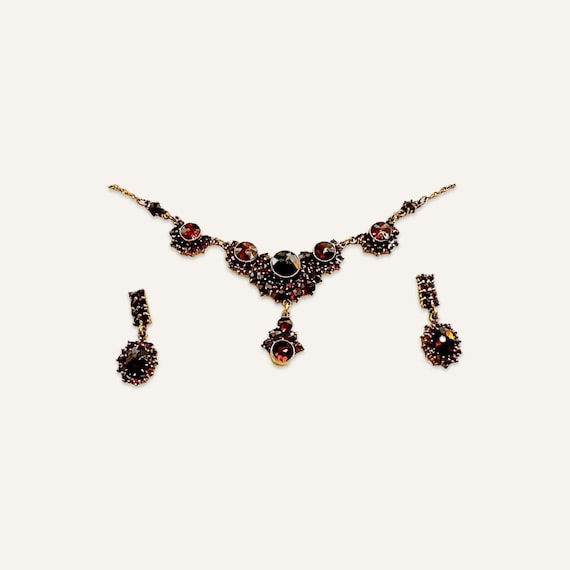 Late 19th Century Garnet Necklace and Earrings Set - image 1