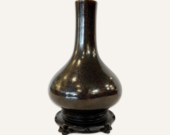 Early 18th Century Chinese Porcelain Vase With Eel Skin Glaze