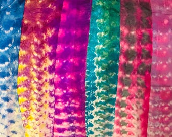 Écharpe en soie tie-dye peinte à la main : châle vintage pour femme