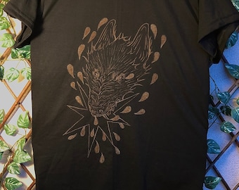 The wolf shirt - Hand painted bleached shirt - Graphic T - Wolf head design - Stars shirt - Alt,goth,grunge unisex shirt