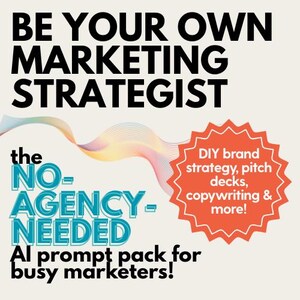 Może przedstawiać: Grafika promocyjna z tekstem "BE YOUR OWN MARKETING STRATEGIST" dużymi czarnymi literami. Poniżej napis "the NO-AGENCY-NEEDED AI prompt pack for busy marketers!". Pomarańczowa gwiazda mówi "DIY brand strategy, pitch decks, copywriting & more!"