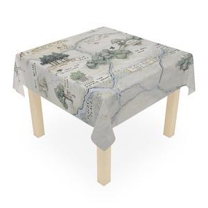 Zauberhafte Hundert Morgen Holzkarte Tischdecke | Lebendige Kunst 100% Polyester | Weich und leicht, maschinenwaschbar, perfekt für das Esszimmer als Dekor