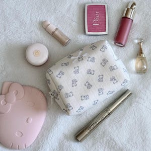 Monedero hecho a mano BlueyBear: monedero pequeño con cremallera, minicartera para monedas y efectivo, bonito neceser de viaje, minineceser de maquillaje, regalo para ella.