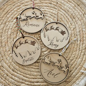 Palla di Natale in legno personalizzata con nome di famiglia, slitta, renne, foresta, abeti