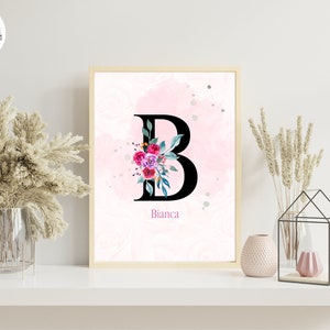 Poster iniziale personalizzato lettera nera fiori naturali rosa stampato per decorazione murale - PDF o formato A4 o A3 stampato