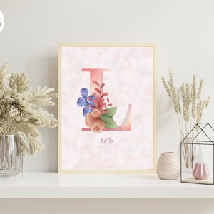 Poster personalizzato con lettera iniziale fiori rosa viola natura stampato per decorazione murale - PDF o formato A4 o A3 stampato