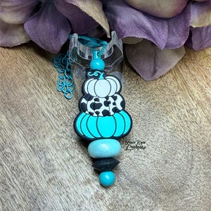 Blågrön pumpa-stack {Liten} berlock | Mugg | E-läsare | Väska | Dragkedja | Tumbler