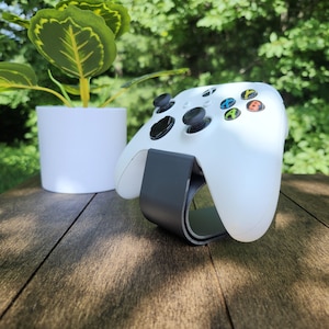 Minimalist Universal Controller Stand: Gaming Console Organizer (3.4x1.8x2.9in)