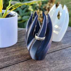 Porta anelli Vriden moderno e minimalista: elegante espositore per anelli per una presentazione elegante degli anelli