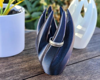 Minimalist Ring Holder: Modern Jewelry Display Stand