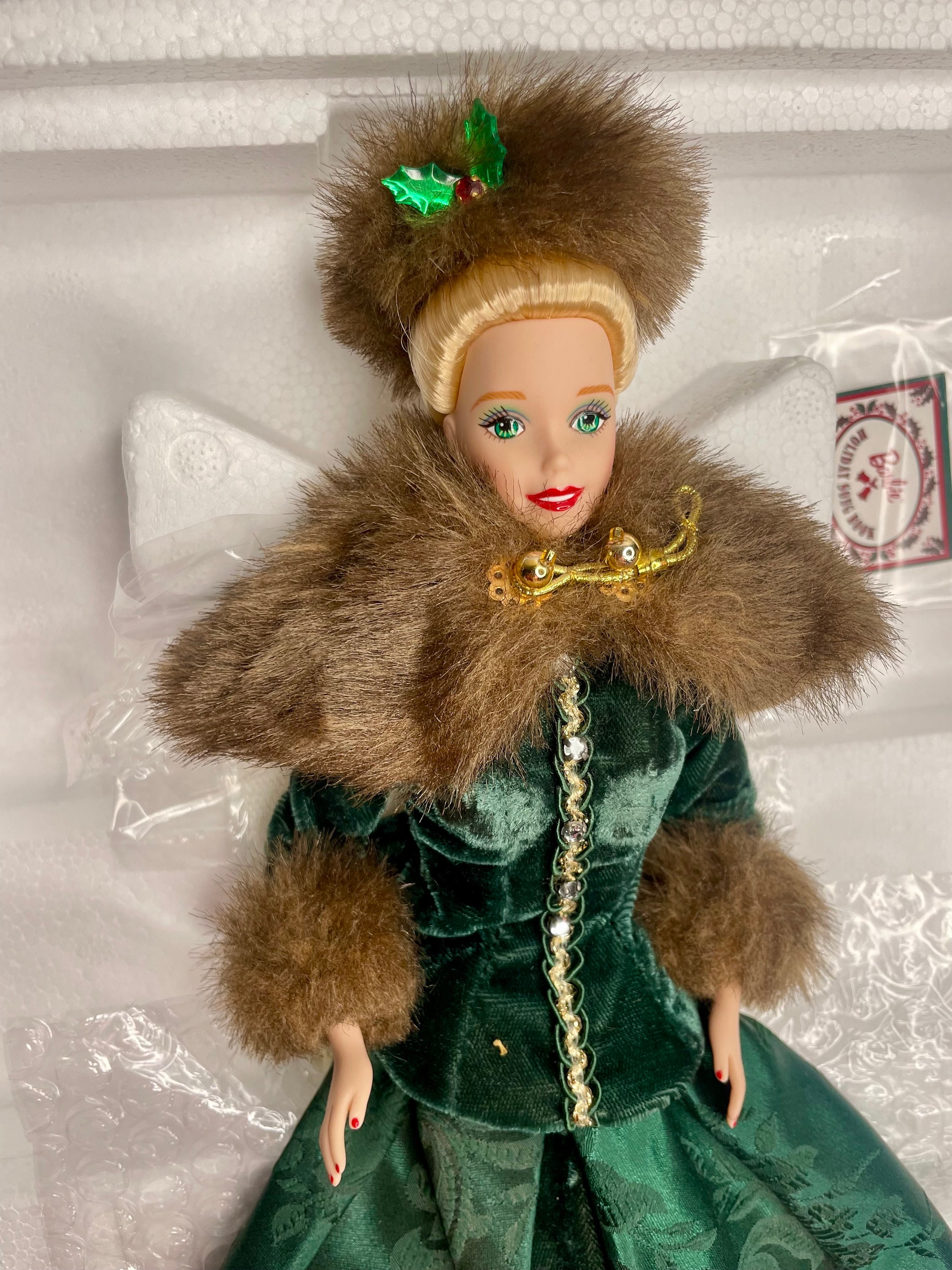 Mattel Barbie Holiday Caroler Porcelain Collector Doll (1996) - With Fur Cape, Hat, Song Book & Stand - View #9