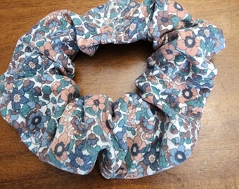 Multi color, flower scrunchie