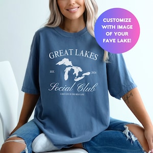 Benutzerdefinierte See Karte Social Club Shirt, personalisiertes See Name T-Shirt, Haus am See Geschenk, das Leben am See ist das beste Leben, Sommer Vibes Shirt
