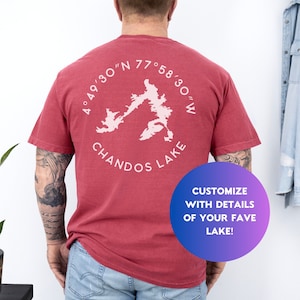 Maglietta personalizzata con mappa e coordinate del lago, maglietta personalizzata con nome del lago, abbigliamento per la vita sul lago, regali per la casa sul lago, abbigliamento da cottage, maglietta estiva