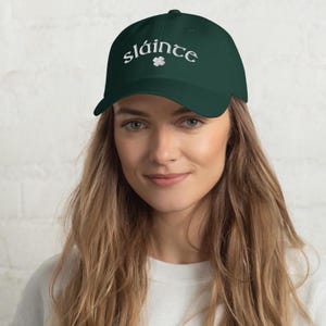 Geborduurde St. Patrick&#39;s Day-hoed: Ierse baseballpet Sláinte Shamrock