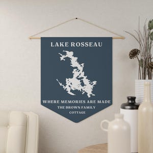 Fanion de nom de famille de carte de lac personnalisée, cadeau personnalisé de décoration murale de maison de lac pour un amoureux du lac, signe de carte de lac personnalisée pour la décoration de drapeau de cottage