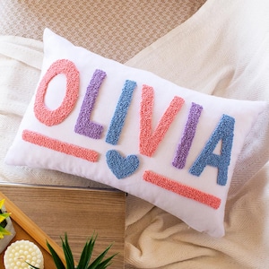 Personalisierter Name bestickter Kissenbezug, personalisiertes Punch Needle Kissen, Baby-Dusche-Geschenk, Geburtstagsgeschenk für das Kinderzimmer