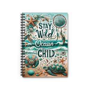 Cuaderno de espiral Stay Wild, Ocean Child / Papel con líneas rayadas / Temática de playa bohemia / Cubierta impresa duradera / 118 páginas