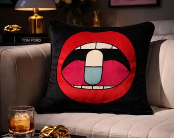 Chill Pill Kissen Kissenbezug - Pop Art Lippen Dekokissen - Dopamin Dekor - Schwarze Samt Applikation - Funky Bachelor Pad Akzent