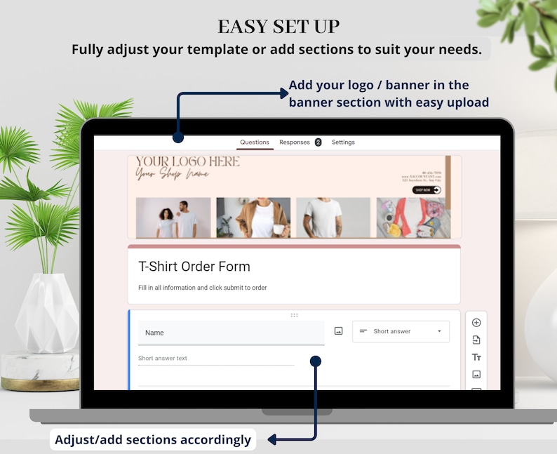 Op de afbeelding: Een screenshot van een computerscherm dat een website toont voor het maken van een T-shirt bestelformulier. Het formulier bevat een sectie om een logo of banner toe te voegen, een sectie voor vragen, een sectie voor antwoorden en een sectie om een naam toe te voegen met een tekstvak voor korte antwoorden.