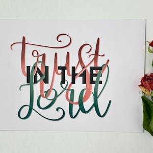 Postkarte „Trust in the Lord“ | Handlettering
