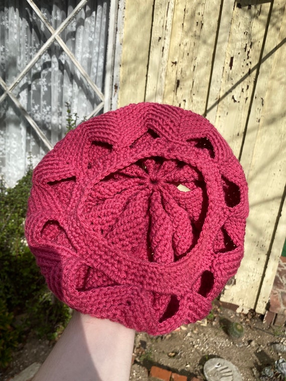 1970s pink crochet beret, cut out design