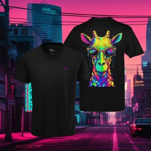 Entfesseln Sie lebendigen Stil: Stehen Sie groß mit unserem coolen bunten Giraffe T-Shirt, ein Modestatement, das knallt!