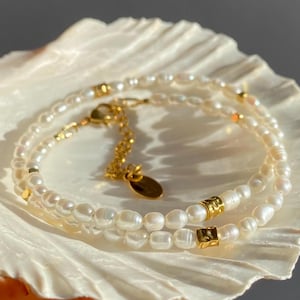 Collier et bransoletka Louise - Bijoux en perles pour femmes, collier en perles nacrées blanches, acier inoxydable doré, cadeau pour femme
