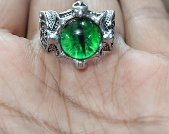 Anillo especial creado por Aghori para destruir la energía negativa y proteger la buena suerte. El más poderoso y divino.