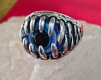 Anillo especial creado por Aghori para destruir la energía negativa y proteger la buena suerte. El más poderoso y divino.