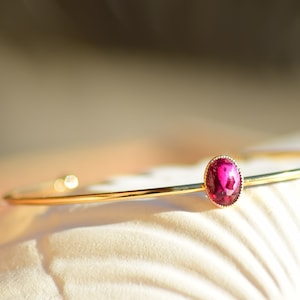 Precious bangle bracelet with dried Rose flowers, gilded with 24 carat fine gold