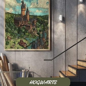 以下が含まれることがあります： 緑豊かな木々と湖に囲まれた、魔法使いと魔法使いのための架空の学校であるホグワーツ城のカラフルなイラスト。画像の下部には緑色のバナーに「HOGWARTS」というテキストが表示されています。