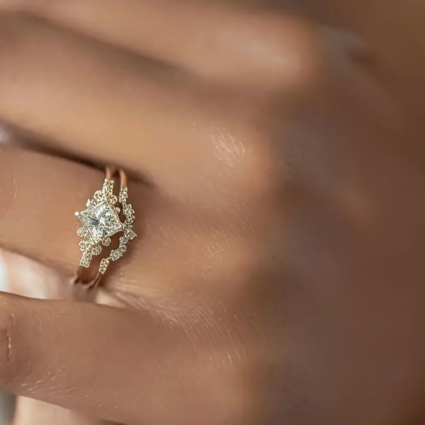 18K Gold Princess Cut Diamond Engagement Ring Set, Curved Diamond Band, Diamond Stacking Ring Set, 18K Gold Promise Ring Set, Travel Rings