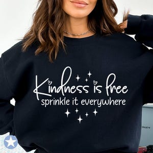 Vriendelijkheid is gratis Strooi het overal wit Svg, wees vriendelijk Svg, vriendelijkheid Svg, positieve Svg, T-shirt citeer Svg, silhouet, Cricut, Svg, Png